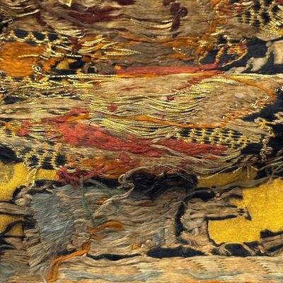 A small Chinese gold-thread brocade 'Dragon' panel — photo 12