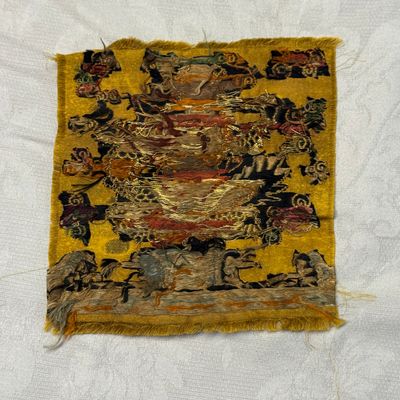 A small Chinese gold-thread brocade 'Dragon' panel — photo 7