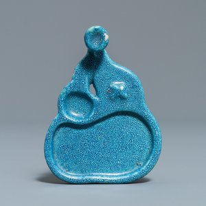 A small Chinese gourd-shaped robin's egg-glazed ink stone, Qianlong — 照片 1
