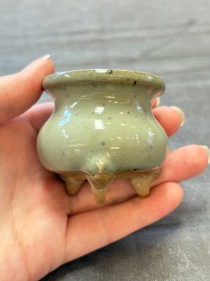 A small Chinese green-glazed 'jun' tripod censer, Hebi kilns, Song/Yuan — photo 2