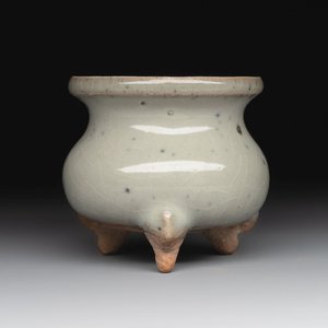 A small Chinese green-glazed 'jun' tripod censer, Hebi kilns, Song/Yuan — photo 1