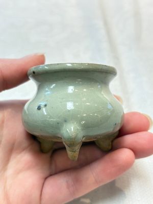 A small Chinese green-glazed 'jun' tripod censer, Hebi, Song/Yuan — photo 2