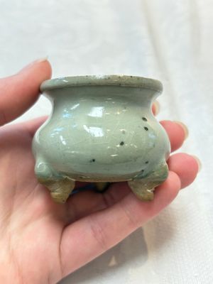 A small Chinese green-glazed 'jun' tripod censer, Hebi, Song/Yuan — photo 3