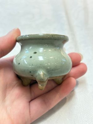 A small Chinese green-glazed 'jun' tripod censer, Hebi, Song/Yuan — photo 4