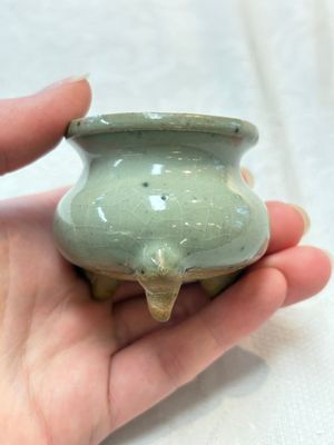 A small Chinese green-glazed 'jun' tripod censer, Hebi, Song/Yuan — photo 6