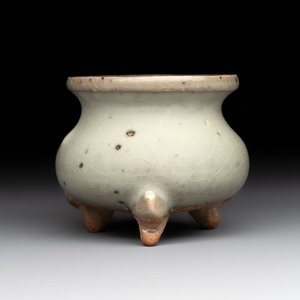 A small Chinese green-glazed 'jun' tripod censer, Hebi, Song/Yuan — photo 1