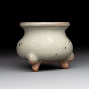 A small Chinese green-glazed 'jun' tripod censer, Hebi, Song/Yuan — photo 3