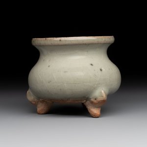 A small Chinese green-glazed 'jun' tripod censer, Hebi, Song/Yuan — photo 4