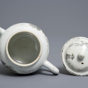A small Chinese grisaille 'Valentine dove' teapot and cover, Qianlong — 照片 7