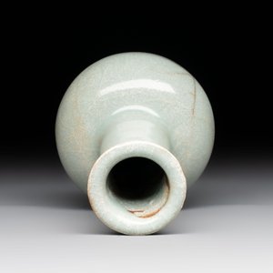 A small Chinese Guan-type Longquan celadon bottle vase, Song/Yuan — photo 4