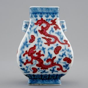 A small Chinese hu vase with phoenixes, Qianlong mark, 19/20th C. — photo 3