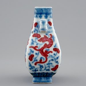 A small Chinese hu vase with phoenixes, Qianlong mark, 19/20th C. — photo 4