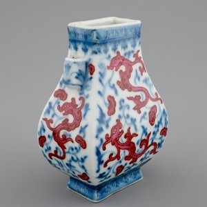 A small Chinese hu vase with phoenixes, Qianlong mark, 19/20th C. — photo 7