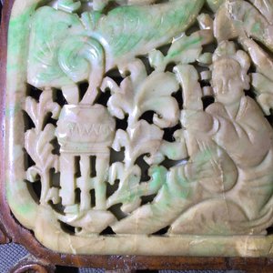 A small Chinese jade plaque mounted in a carved wood table screen, 19/20th C. — photo 12