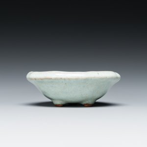 A small Chinese junyao enamel tripod bowl, probably Ming — photo 4