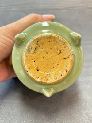 A small Chinese Longquan celadon cylindrical tripod censer, Ming — photo 6