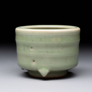A small Chinese Longquan celadon cylindrical tripod censer, Ming — photo 3