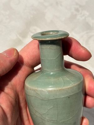 A small Chinese Longquan celadon mallet-shaped vase, Song/Yuan — 照片 5
