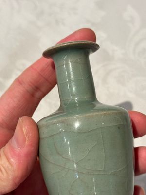 A small Chinese Longquan celadon mallet-shaped vase, Song/Yuan — 照片 10