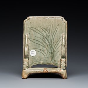 A small Chinese Longquan celadon table screen, Ming — 照片 4