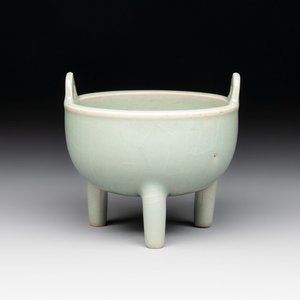 A small Chinese Longquan celadon tripod 'ding-form' censer, Southern Song — photo 1