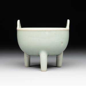 A small Chinese Longquan celadon tripod 'ding-form' censer, Southern Song — photo 2