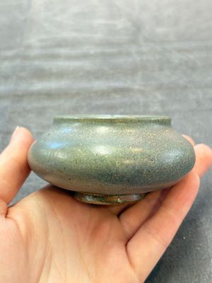 A small Chinese Longquan celadon water dropper and a jun-type water pot, Yuan/Ming — 照片 1
