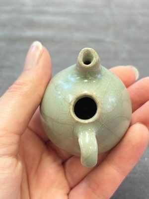 A small Chinese Longquan celadon water dropper and a jun-type water pot, Yuan/Ming — 照片 11