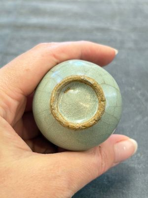 A small Chinese Longquan celadon water dropper and a jun-type water pot, Yuan/Ming — 照片 12
