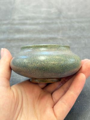 A small Chinese Longquan celadon water dropper and a jun-type water pot, Yuan/Ming — 照片 2