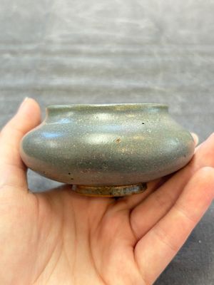 A small Chinese Longquan celadon water dropper and a jun-type water pot, Yuan/Ming — 照片 4