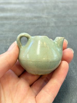 A small Chinese Longquan celadon water dropper and a jun-type water pot, Yuan/Ming — 照片 7