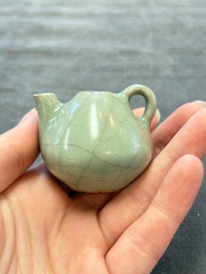 A small Chinese Longquan celadon water dropper and a jun-type water pot, Yuan/Ming — 照片 9