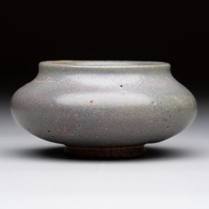 A small Chinese Longquan celadon water dropper and a jun-type water pot, Yuan/Ming — 照片 11