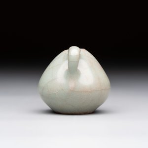 A small Chinese Longquan celadon water dropper and a jun-type water pot, Yuan/Ming — 照片 3
