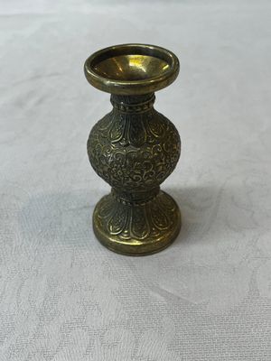 A small Chinese 'Lotus Scroll' incense tool vase, Qianlong mark, 18th C., and possibly of the period — 照片 1