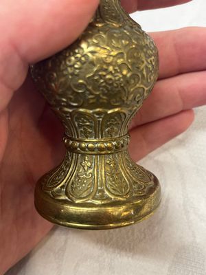 A small Chinese 'Lotus Scroll' incense tool vase, Qianlong mark, 18th C., and possibly of the period — 照片 11