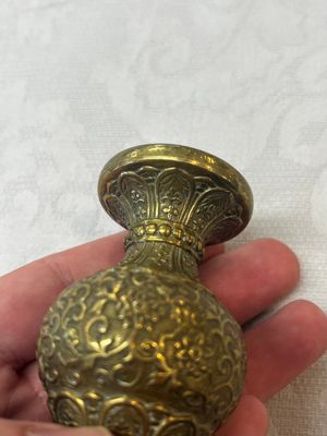 A small Chinese 'Lotus Scroll' incense tool vase, Qianlong mark, 18th C., and possibly of the period — 照片 12