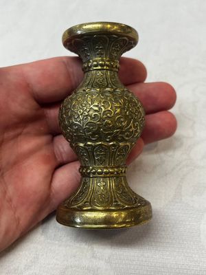 A small Chinese 'Lotus Scroll' incense tool vase, Qianlong mark, 18th C., and possibly of the period — 照片 2