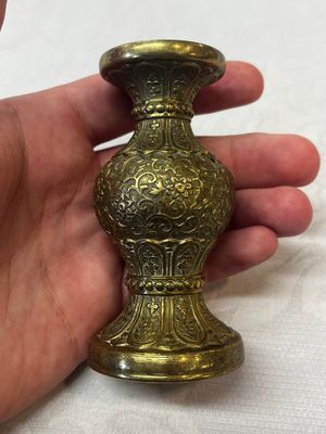 A small Chinese 'Lotus Scroll' incense tool vase, Qianlong mark, 18th C., and possibly of the period — 照片 3