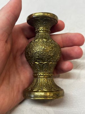 A small Chinese 'Lotus Scroll' incense tool vase, Qianlong mark, 18th C., and possibly of the period — 照片 4