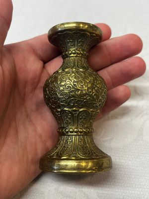 A small Chinese 'Lotus Scroll' incense tool vase, Qianlong mark, 18th C., and possibly of the period — 照片 5