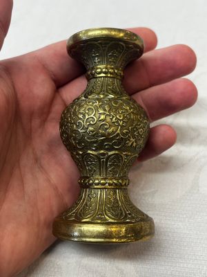 A small Chinese 'Lotus Scroll' incense tool vase, Qianlong mark, 18th C., and possibly of the period — 照片 6