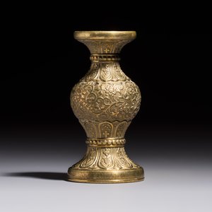 A small Chinese 'Lotus Scroll' incense tool vase, Qianlong mark, 18th C., and possibly of the period — 照片 4