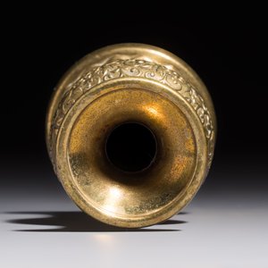 A small Chinese 'Lotus Scroll' incense tool vase, Qianlong mark, 18th C., and possibly of the period — 照片 6