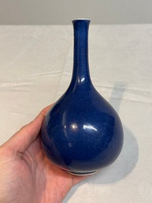 A small Chinese powder-blue bottle vase, 18th C. — photo 4