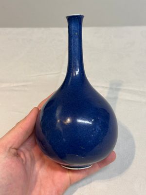 A small Chinese powder-blue bottle vase, 18th C. — photo 5