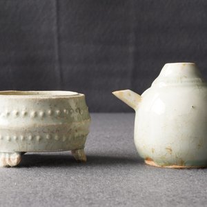 A small Chinese qingbai tripod censer and a water dropper, Song or Yuan — 照片 12