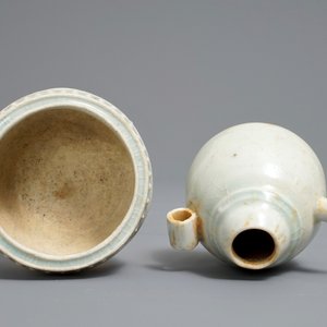 A small Chinese qingbai tripod censer and a water dropper, Song or Yuan — 照片 6