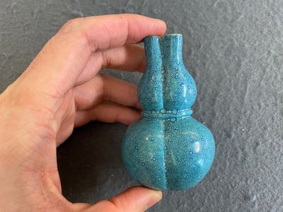 A small Chinese robin's egg-glazed three-necked double gourd vase, 19/20th C. — 照片 3